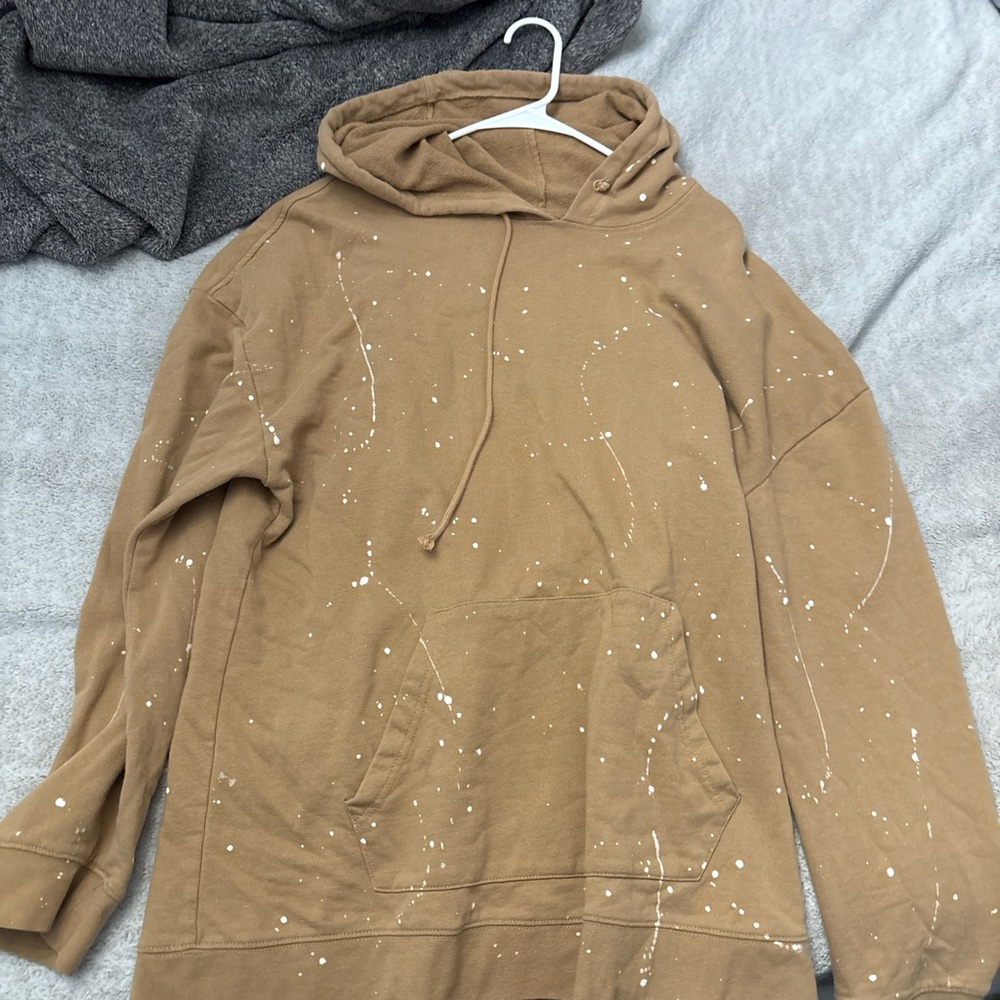 PacSun Tan and White Sweatshirt Casual Style